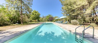 Stunning country mansion with huge pool & park