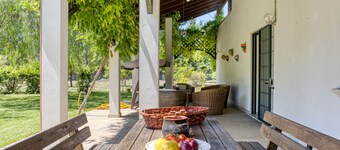 Stunning country mansion with huge pool & park