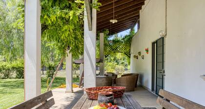 Landhaus-Anwesen mit großem Pool & Park