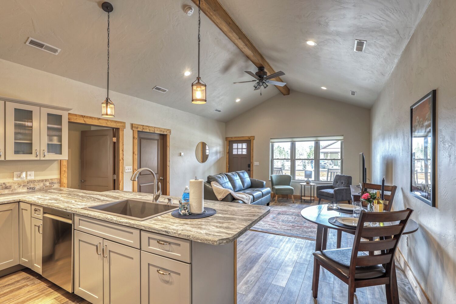 Modern Black Hills One Bedroom Condo-near Mt. Rushmore Hosted By Rockerville Gold Town Lodging - Monte Rushmore