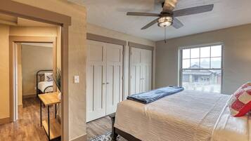 2 bedrooms, iron/ironing board, free WiFi, bed sheets