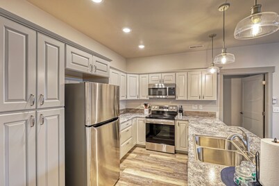 Rockerville Gold Town Lodging #3-This one-bedroom condo is your perfect home base for adventure and relaxation. Just minutes from Mount Rushmore, Crazy Horse Memorial, Custer State Park, Sturgis, and the Badlands.