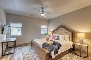 1 bedroom, desk, iron/ironing board, free WiFi - Rockerville Gold Town Lodging #3-This one-bedroom condo is your perfect home base for adventure and relaxation. Just minutes from Mount Rushmore, Crazy Horse Memorial, Custer State Park, Sturgis, and the Badlands. (Rockerville)