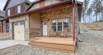 🌲 Modern Black Hills condo perfect for 2 guests! Enjoy a king bed , full kitchen , private patio , garage , and fast Wi-Fi 📶. Near Mount Rushmore , Custer State Park 🦬, Rapid City , hiking , and scenic drives 🚗.