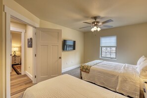 2 habitaciones, tabla de planchar con plancha y cuna de viaje