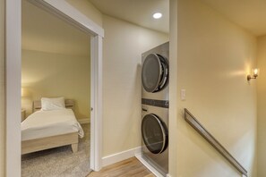2 chambres, fer et planche à repasser, lit parapluie, Wi-Fi gratuit
