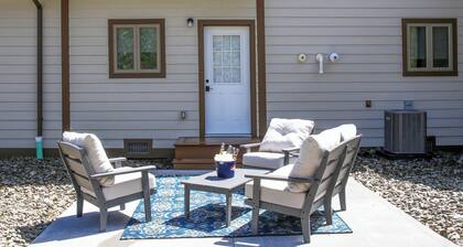 Rockerville Gold Town Lodging #7-Badlands Retreat Near Mt. Rushmore - This two-bedroom condo is your perfect home base for adventure and relaxation. Just minutes from Mount Rushmore, Crazy Horse Memorial, Custer State Park, Sturgis, and the Badlands.