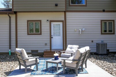 Rockerville Gold Town Lodging #7-Badlands Retreat Near Mt. Rushmore - This two-bedroom condo is your perfect home base for adventure and relaxation. Just minutes from Mount Rushmore, Crazy Horse Memorial, Custer State Park, Sturgis, and the Badlands.