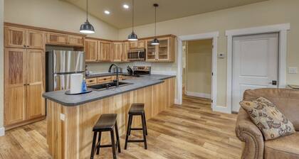 Welcome to your tranquil Rapid City retreat! Tucked at the end of a quiet cul-de-sac, our single-level home gives riders and roamers a calm base only minutes from downtown, the Black Hills and famous scenic routes.