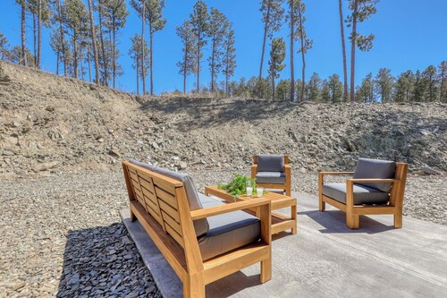 Rockerville Gold Town Lodging #9- A Western Stay with Modern Perks! A two-bedroom condo is your perfect home base for adventure and relaxation. Just minutes from Mount Rushmore, Crazy Horse Memorial, Custer State Park, Sturgis, and the Badlands.