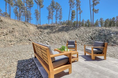 Rockerville Gold Town Lodging #9- A Western Stay with Modern Perks! A two-bedroom condo is your perfect home base for adventure and relaxation. Just minutes from Mount Rushmore, Crazy Horse Memorial, Custer State Park, Sturgis, and the Badlands.