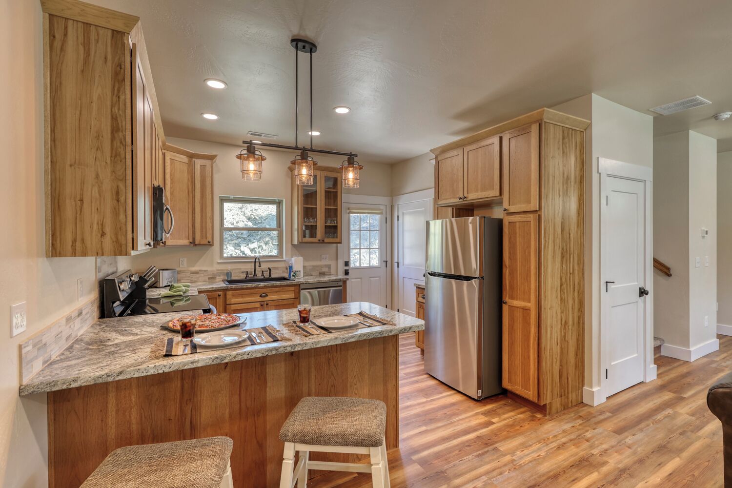 冰箱、微波炉、烤箱、炉灶