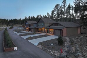 A residential area with multiple houses, a driveway, and a fire hydrant. - Wild West Gold Town-15 Min from Mt Rushmore 1 Bedroom (Rockerville)