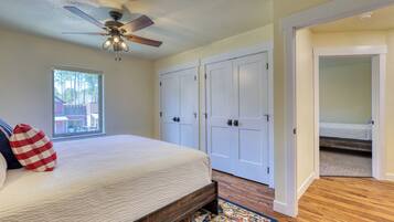 2 bedrooms, iron/ironing board, free WiFi, bed sheets
