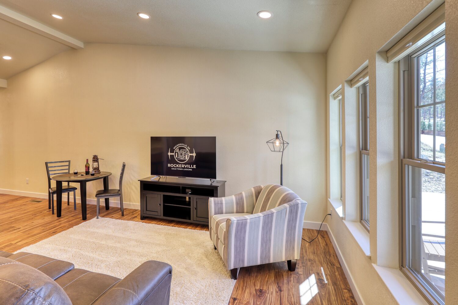 Modern King Condo Hosted By Rockerville Gold Town Lodging-near Rapid City And Mt. Rushmore. - Keystone, SD