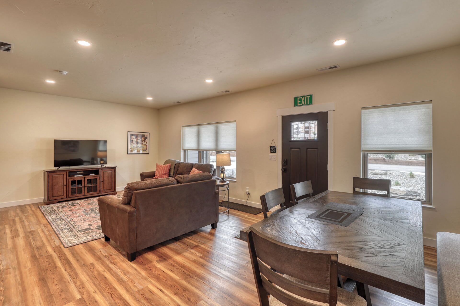 Modern Gold Mining Themed Condo Hosted By Rockerville Gold Town Lodging-2 Bedroom-minutes From Mt. Rushmore And Local Attractions - Mount Rushmore National Memorial