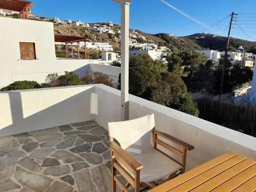 Alice House At Port of Ios island 150m from the beach 