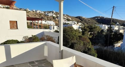 Alice House At Port of Ios island 150m from the beach