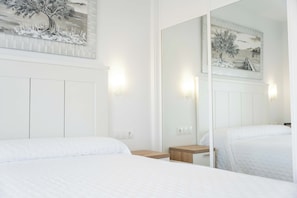 2 bedrooms, iron/ironing board, travel cot, free WiFi