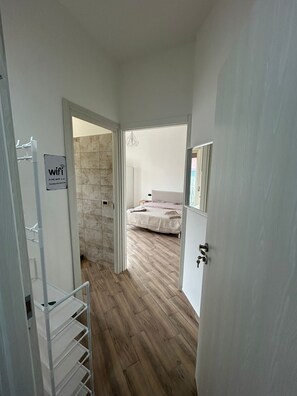 1 bedroom, WiFi, bed sheets - Rome apartment close to services and lines to downtown casaau.com best price (Roma)