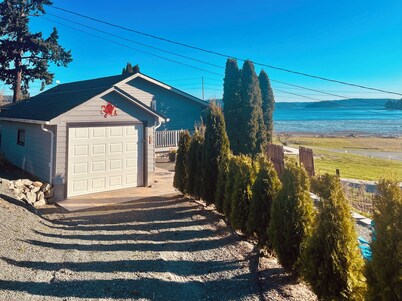 Similk Beach View Studio for two! 
Central HUB to San Juans and Skagit Valley!