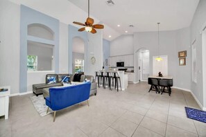 TV, offices - Newly Remodeled Disney Vacation Home (Davenport)