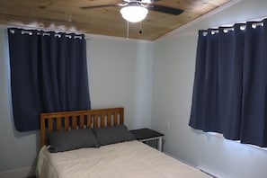 3 bedrooms, desk, travel cot, free WiFi
