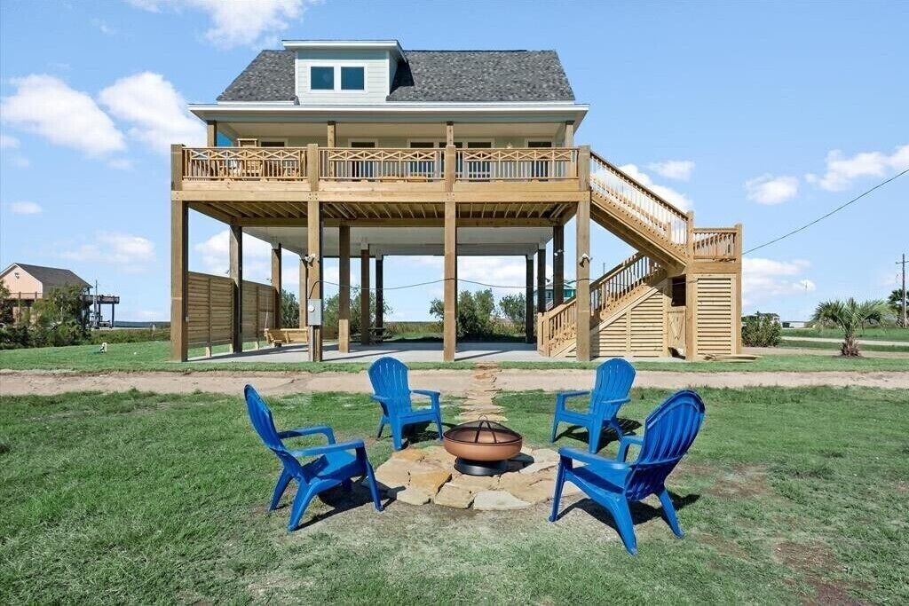 Sleeps 9 | Fire Pit | Beach & Bay View