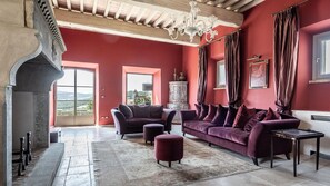 TV, lareira, DVD player, aparelho de som