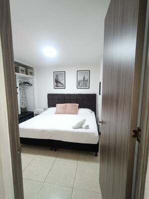 3 camere, una scrivania, ferro/asse da stiro, Wi-Fi