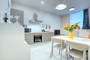 Fridge, microwave, oven, stovetop