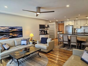 TV, fireplace - Center of Downtown Breck, walk to slopes and Main Street! Steps to Riverwalk. (Breckenridge)