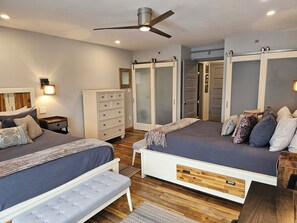 1 bedroom, desk, WiFi, bed sheets - Center of Downtown Breck, walk to slopes and Main Street! Steps to Riverwalk. (Breckenridge)