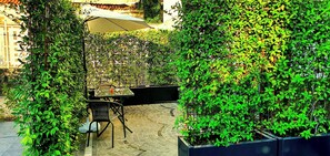 Superior Room, Garden View | Terrace/patio - Ercolano Luxury Suite (Ercolano)