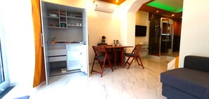 Junior Apartment, Garden View | Living area | 42-inch Smart TV with digital channels - Ercolano Luxury Suite (Ercolano)
