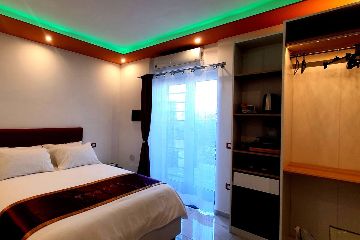 Quarto superior, vista para o jardim | Roupas de cama premium, edredons de pluma