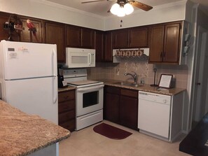 Mikrowelle, Ofen, Herdplatte, Geschirrspüler