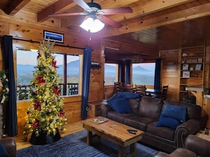 Smart TV, fireplace - Summer Getaway With Mountain Views (Sevierville)