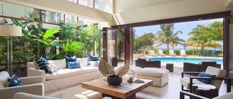 Smart TV, ping pong, stereo