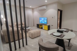 Family Apartment | Living area | Flat-screen TV - Orient Jewel for the serviced apartments - جوهرة الشرق للشقق المخدومة (Al Khobar)