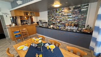 Frokostbuffé hver dag (mot et tillegg)