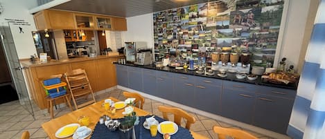 Desayuno buffet todos los días (con cargo)