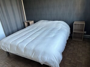 3 sovrum, skrivbord, gratis wi-fi och sÀngklÀder