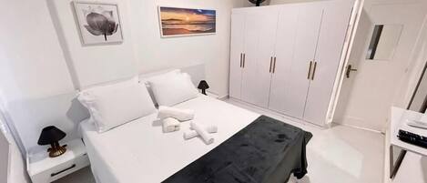 2 bedrooms, iron/ironing board, free WiFi, bed sheets