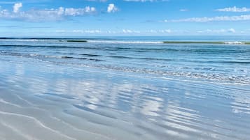 In Strandnähe, Liegestühle, Strandtücher