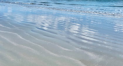 2 Inlet Cove; steps from the dock & pool; 10 min walk to the beach; EV charger