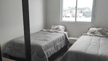 2 habitaciones, tabla de planchar con plancha, wifi y ropa de cama