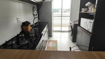 冰箱、微波炉、烤箱、炉灶