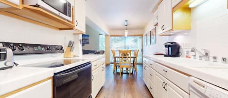 Refrigerador, microondas, horno y lavavajillas