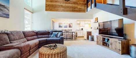 Smart TV, fireplace, DVD player